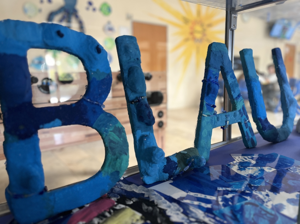 Blau